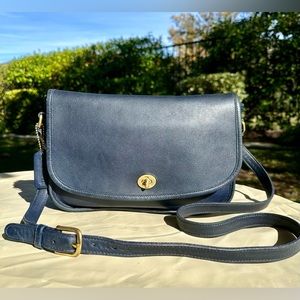 Vintage Coach City Bag (9790) in Navy
